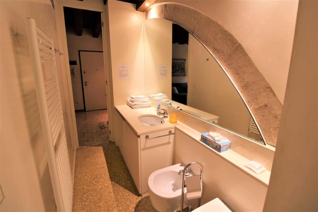 San Marco Charming Apartment With Canal View Venice Luaran gambar