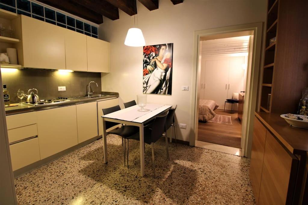 San Marco Charming Apartment With Canal View Venice Luaran gambar
